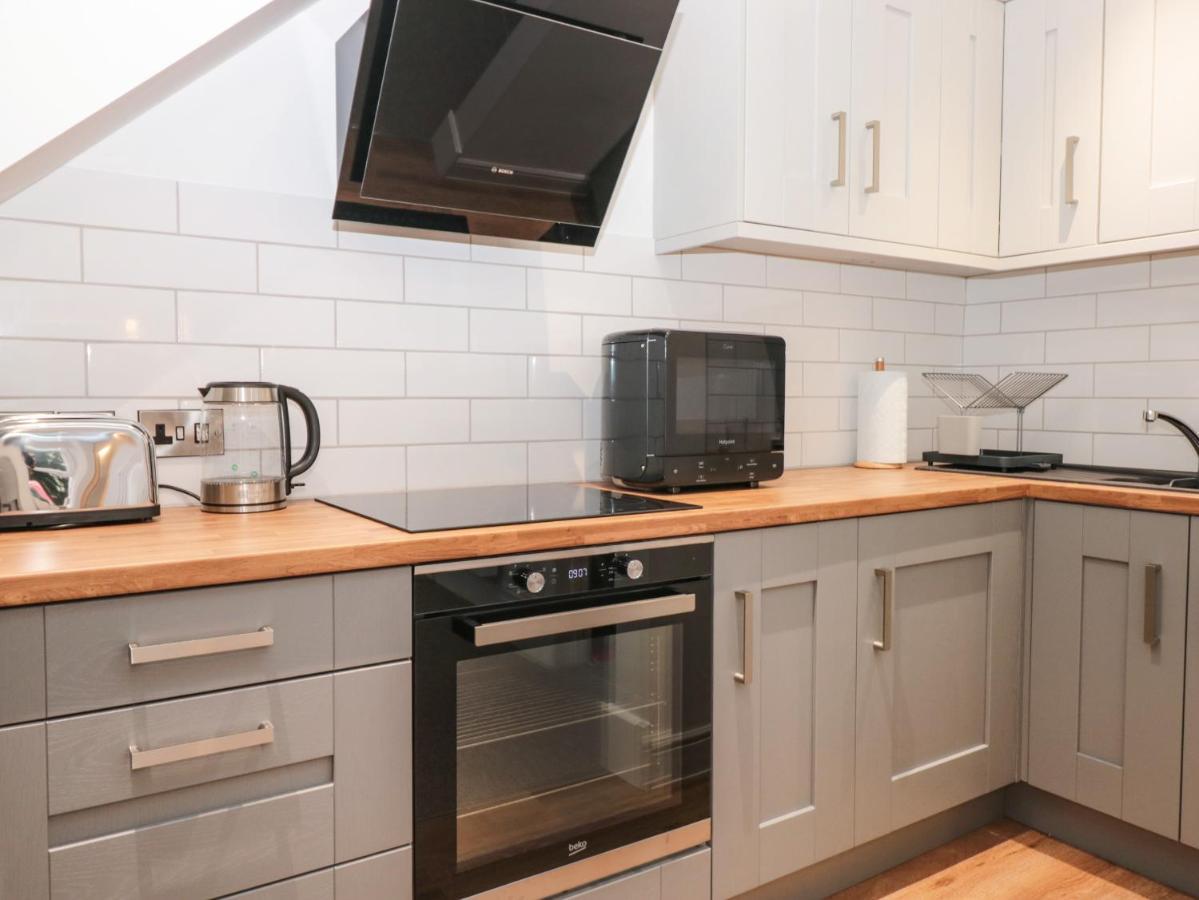 Flat 1 Byfield *