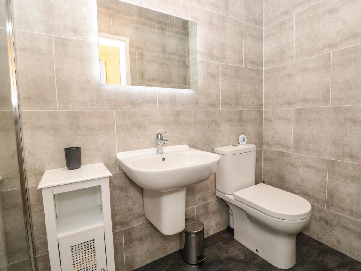 Flat 1 Byfield Apartment *