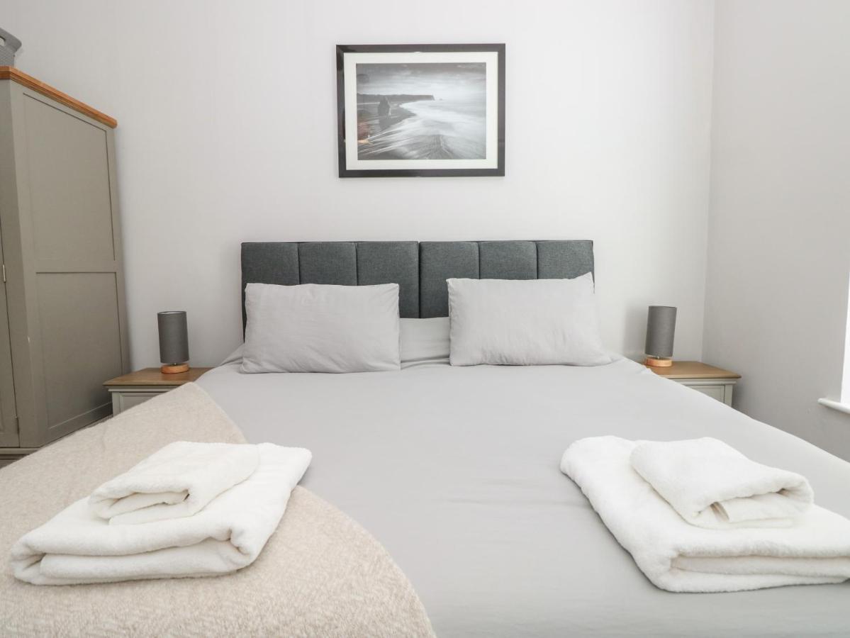 Flat 1 Byfield Apartment *