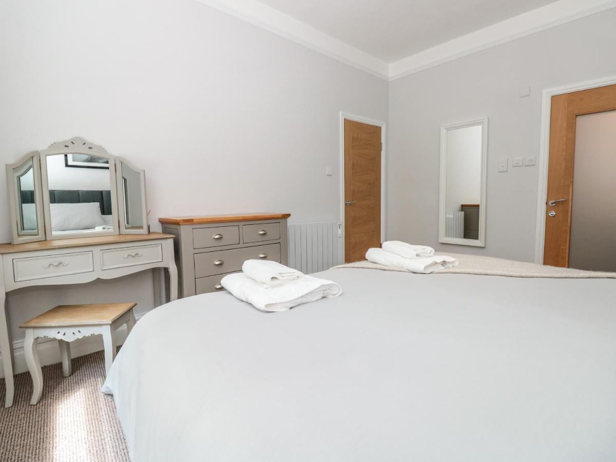 Flat 1 Byfield Apartment
